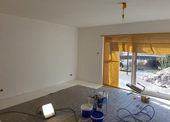 Binnenschilderwerk spuiten woonkamer en keuken