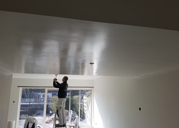 Binnenschilderwerk spuiten woonkamer en keuken